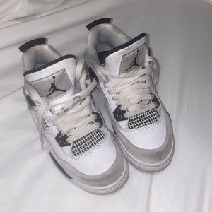 Jordan’s worn once a little dirty but can be cleaned up nicely